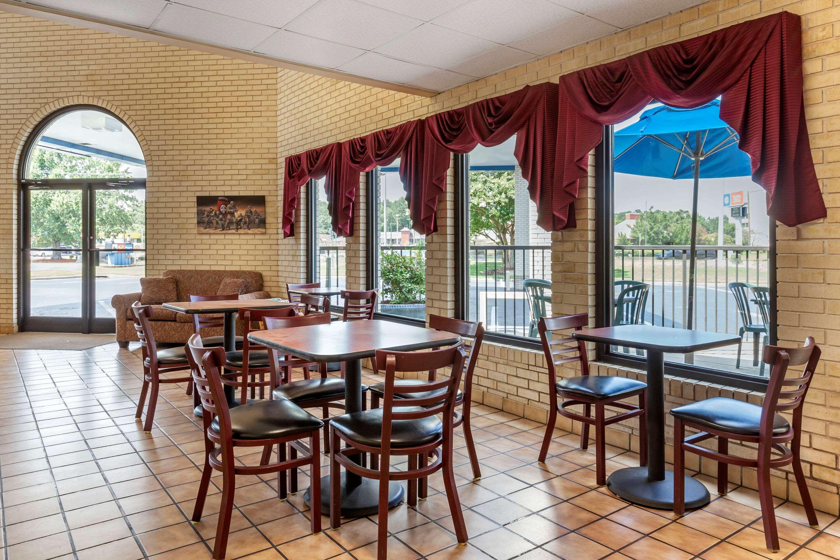 Econo Lodge Fayetteville Exterior foto